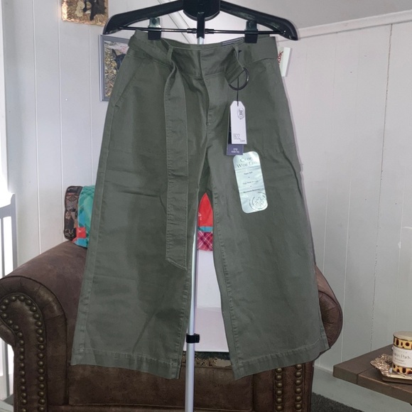 Pants - Women’s Olive Green Pants